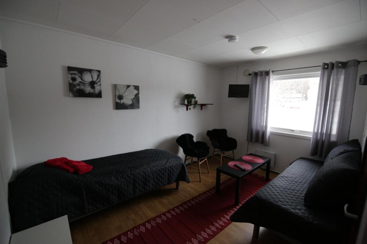 Lodge Lyngenfjord, Froyas Hus